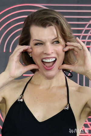 【フォト】ミラ・ジョヴォヴィッチ主演『プロテクター』舞台あいさつ＝釜山映画祭