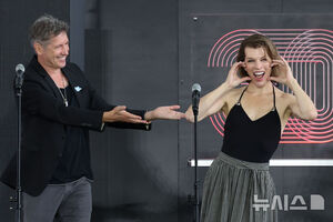 【フォト】ミラ・ジョヴォヴィッチ主演『プロテクター』舞台あいさつ＝釜山映画祭