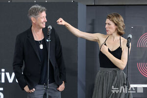 【フォト】ミラ・ジョヴォヴィッチ主演『プロテクター』舞台あいさつ＝釜山映画祭