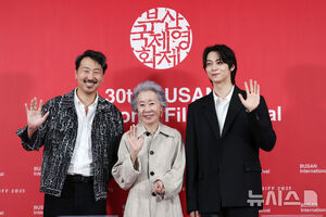 【フォト】ユン・ヨジョン＆ハン・ギチャン主演『結婚披露宴』記者懇談会＆舞台あいさつ＝釜山映画祭