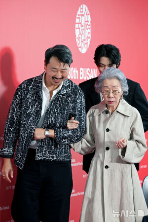 【フォト】ユン・ヨジョン＆ハン・ギチャン主演『結婚披露宴』記者懇談会＆舞台あいさつ＝釜山映画祭