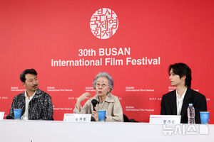 【フォト】ユン・ヨジョン＆ハン・ギチャン主演『結婚披露宴』記者懇談会＆舞台あいさつ＝釜山映画祭