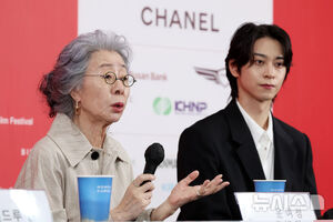 【フォト】ユン・ヨジョン＆ハン・ギチャン主演『結婚披露宴』記者懇談会＆舞台あいさつ＝釜山映画祭