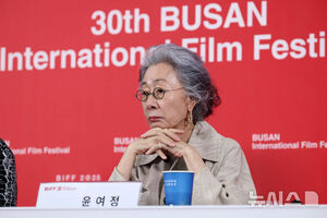 【フォト】ユン・ヨジョン＆ハン・ギチャン主演『結婚披露宴』記者懇談会＆舞台あいさつ＝釜山映画祭