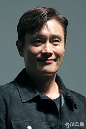 【フォト】観客と過ごすイ・ビョンホン、「アクターズ・ハウス」に登場＝釜山映画祭
