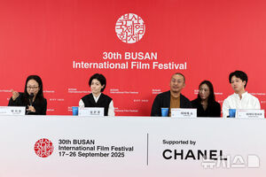 【フォト】シム・ウンギョン＆髙田万作、『旅と日々』記者会見に出席＝釜山映画祭