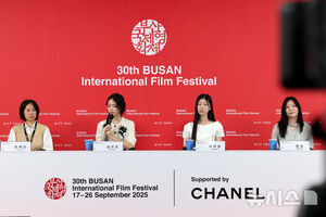 【フォト】『En Route To』記者会見に出席したキャストたち＝釜山映画祭