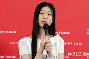 【フォト】『En Route To』記者会見に出席したキャストたち＝釜山映画祭