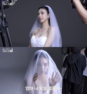 aespaカリナ、純白のウエディングドレスを着て女神のよう 「お母さん、わたし結婚するの」