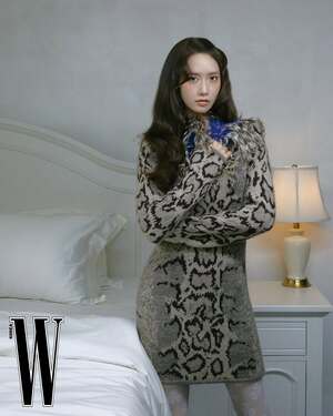 【フォト】少女時代ユナ、鏡に映る顔も新鮮…優雅な雰囲気