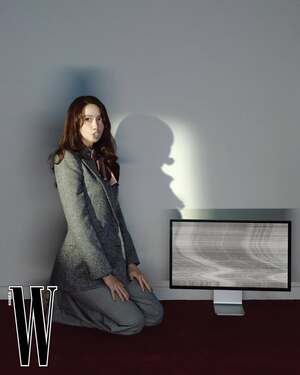 【フォト】少女時代ユナ、鏡に映る顔も新鮮…優雅な雰囲気