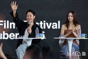 【フォト】チョン・ウ×チョン・スジョン×シン・スンホ　映画『チャング』BIFFオープントーク＝釜山映画祭