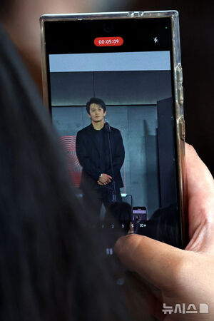 【フォト】ハン・ヒョジュ＆小栗旬　お似合い2ショット…『匿名の恋人たち』舞台あいさつ＝釜山映画祭