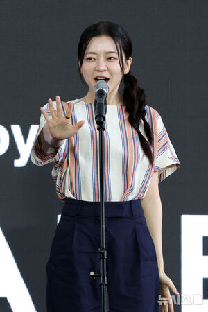 【フォト】コ・アソン＆キム・デミョン　映画『劇場の時間たち』舞台あいさつ＝釜山映画祭