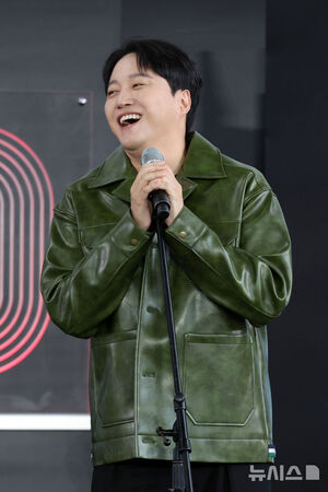 【フォト】コ・アソン＆キム・デミョン　映画『劇場の時間たち』舞台あいさつ＝釜山映画祭