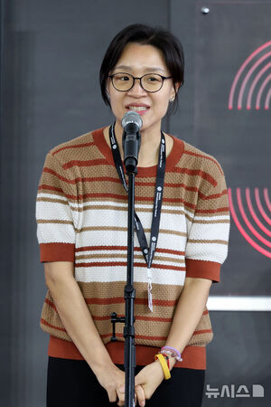 【フォト】コ・アソン＆キム・デミョン　映画『劇場の時間たち』舞台あいさつ＝釜山映画祭