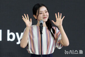 【フォト】コ・アソン＆キム・デミョン　映画『劇場の時間たち』舞台あいさつ＝釜山映画祭