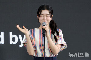 【フォト】コ・アソン＆キム・デミョン　映画『劇場の時間たち』舞台あいさつ＝釜山映画祭