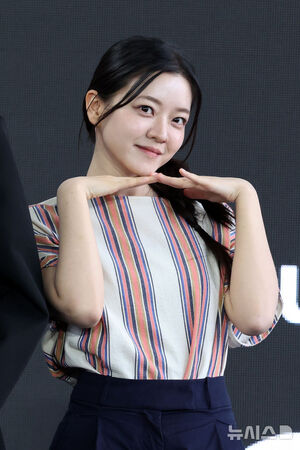 【フォト】コ・アソン＆キム・デミョン　映画『劇場の時間たち』舞台あいさつ＝釜山映画祭