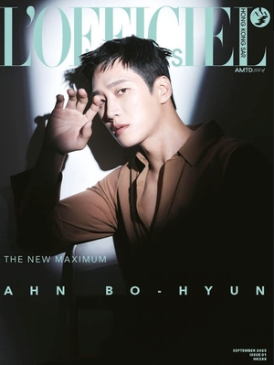 【フォト】アン・ボヒョン「L’OFFICIEL HOMMES香港」創刊号カバー飾る…強烈オーラ
