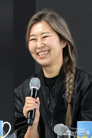 【フォト】オープントークに出席した『KPOPガールズ！　デーモン・ハンターズ』マギー・カン監督＝釜山映画祭