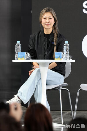 【フォト】オープントークに出席した『KPOPガールズ！　デーモン・ハンターズ』マギー・カン監督＝釜山映画祭