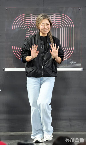 【フォト】オープントークに出席した『KPOPガールズ！　デーモン・ハンターズ』マギー・カン監督＝釜山映画祭