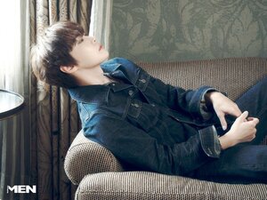 【フォト】NCTドヨン、タキシードからヒョウ柄まで…セクシーな魅力爆発