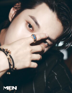 【フォト】NCTドヨン、タキシードからヒョウ柄まで…セクシーな魅力爆発