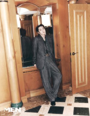 【フォト】NCTドヨン、タキシードからヒョウ柄まで…セクシーな魅力爆発