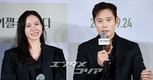 【フォト】夫婦役演じたイ・ビョンホン＆ソン・イェジン「『仕方ない』期待してね」