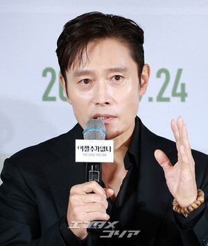 【フォト】夫婦役演じたイ・ビョンホン＆ソン・イェジン「『仕方ない』期待してね」