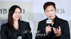 【フォト】夫婦役演じたイ・ビョンホン＆ソン・イェジン「『仕方ない』期待してね」