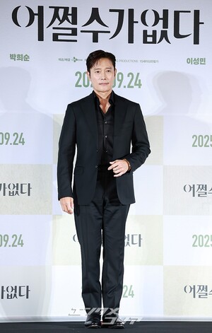 【フォト】イ・ビョンホン＆ソン・イェジン＆パク・ヒスン＆イ・ソンミン＆ヨム・へラン、『仕方ない』のキャストたち