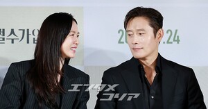 【フォト】イ・ビョンホン＆ソン・イェジン＆パク・ヒスン＆イ・ソンミン＆ヨム・へラン、『仕方ない』のキャストたち