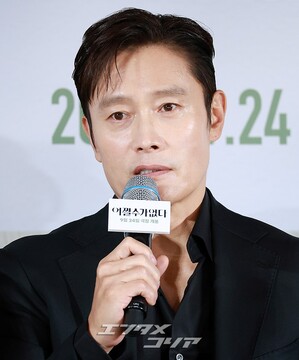 【フォト】イ・ビョンホン＆ソン・イェジン＆パク・ヒスン＆イ・ソンミン＆ヨム・へラン、『仕方ない』のキャストたち