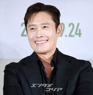 【フォト】イ・ビョンホン＆ソン・イェジン＆パク・ヒスン＆イ・ソンミン＆ヨム・へラン、『仕方ない』のキャストたち