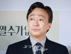 【フォト】イ・ビョンホン＆ソン・イェジン＆パク・ヒスン＆イ・ソンミン＆ヨム・へラン、『仕方ない』のキャストたち