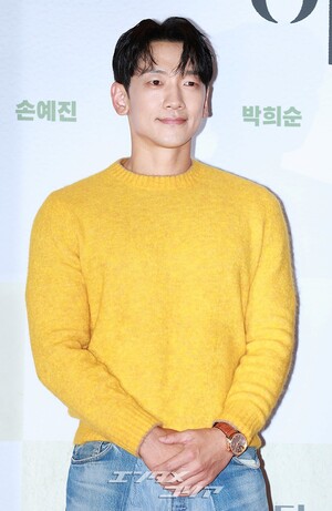 【フォト】J.Y. Park＆アン・ソヒ＆RAIN、映画館に集結したJYPファミリー