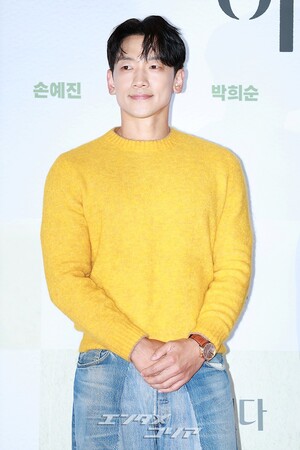 【フォト】J.Y. Park＆アン・ソヒ＆RAIN、映画館に集結したJYPファミリー