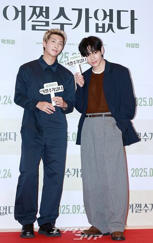 【フォト】防弾少年団V＆RM、劇場に姿を見せたワールドスター…一緒に作ったハート