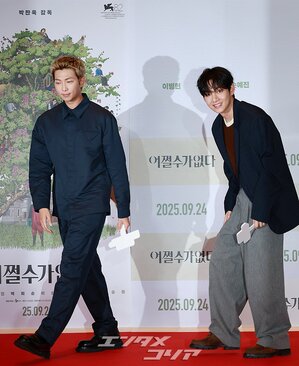 【フォト】防弾少年団V＆RM、劇場に姿を見せたワールドスター…一緒に作ったハート