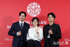【フォト】『失恋した人たちのための7時の朝食会』記者会見に臨むイ・ジヌク＝釜山映画祭