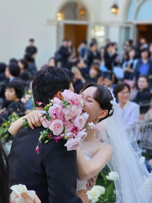 【フォト】イ・ユヨン「夫の顔を公開したくなった」結婚式写真＆ウエディング写真