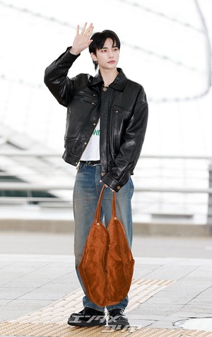 【フォト】Stray Kidsヒョンジン、さりげないのにおしゃれ…VERSACEのショーに出席するためイタリアへ