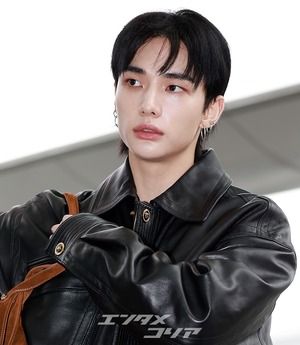 【フォト】Stray Kidsヒョンジン、さりげないのにおしゃれ…VERSACEのショーに出席するためイタリアへ