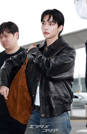 【フォト】Stray Kidsヒョンジン、さりげないのにおしゃれ…VERSACEのショーに出席するためイタリアへ