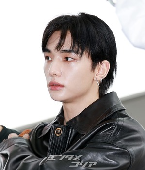 【フォト】Stray Kidsヒョンジン、さりげないのにおしゃれ…VERSACEのショーに出席するためイタリアへ