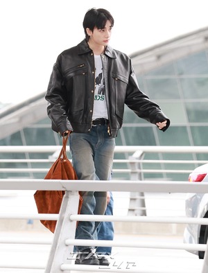 【フォト】Stray Kidsヒョンジン、さりげないのにおしゃれ…VERSACEのショーに出席するためイタリアへ
