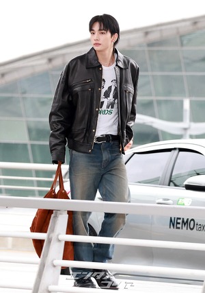 【フォト】Stray Kidsヒョンジン、さりげないのにおしゃれ…VERSACEのショーに出席するためイタリアへ